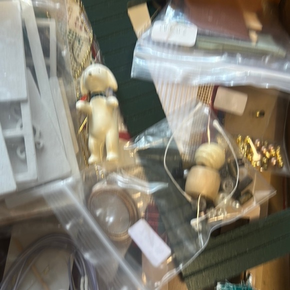 Holiday Time Green and Red Festive Decor Dollhouse Kit #8009 - Picture 8 of 14